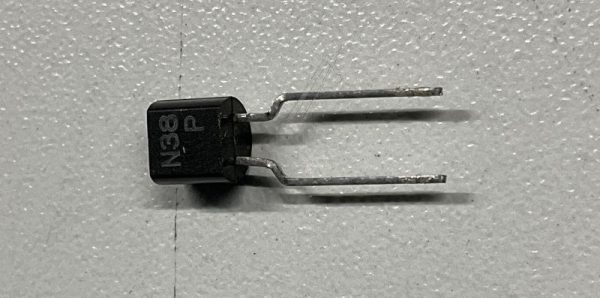1,5A-ICPN38 50V. HALFGEL.ZEKERING KONIG